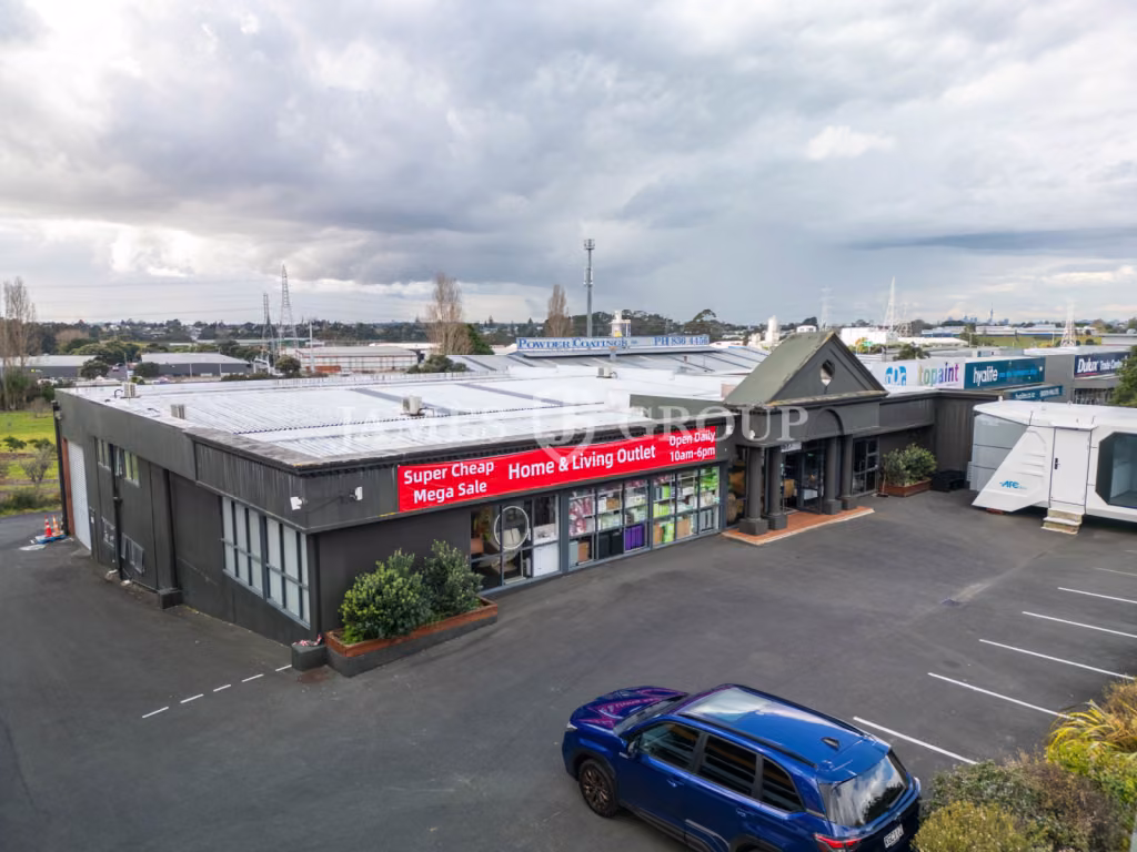 Central Park Drive | Showroom + Parking