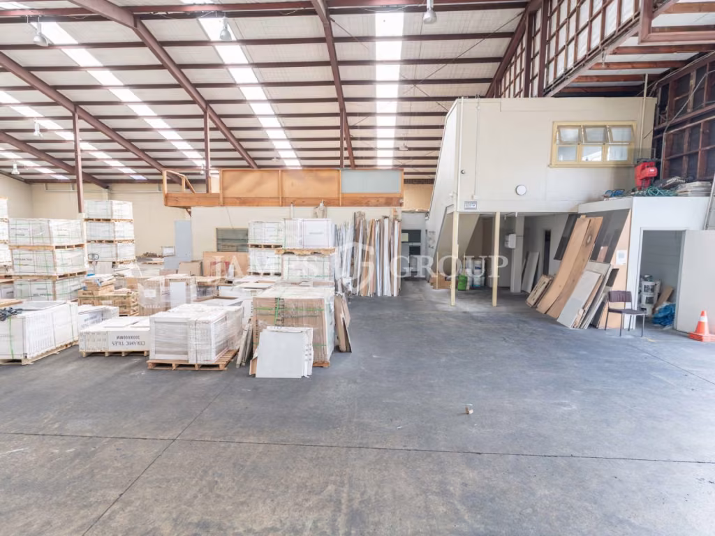 1,080m² Building | 725m² Yard | Mpi Approved