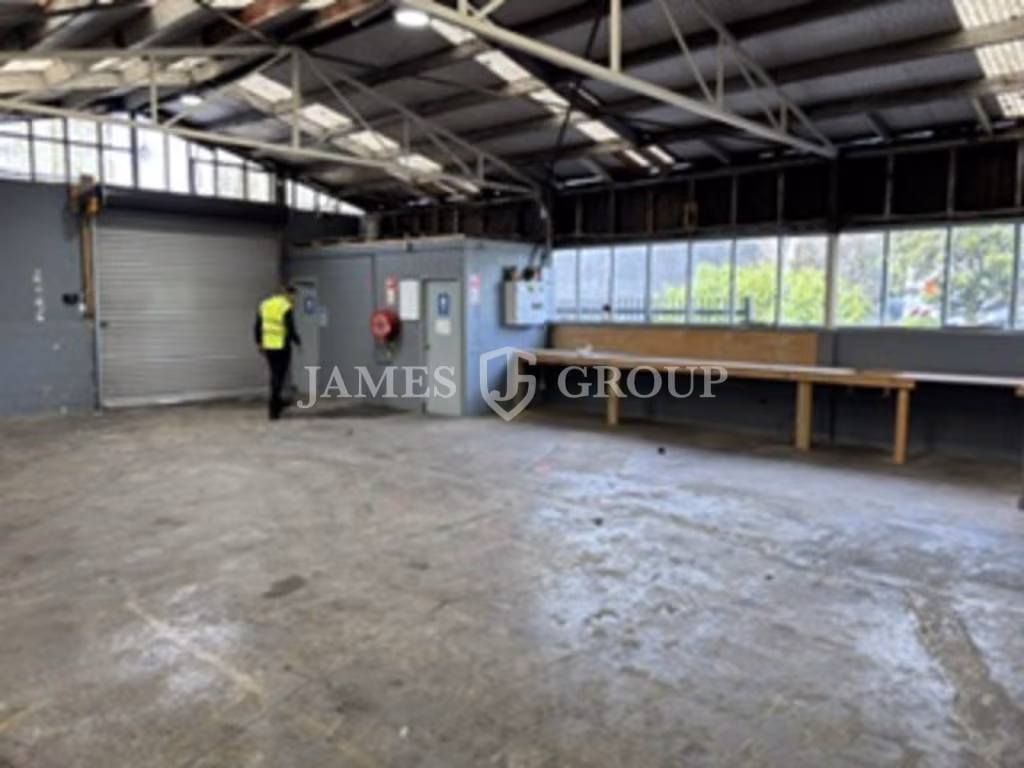Road Front Warehouse | Exclusive 795m² Yard