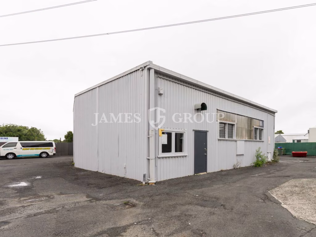 Refurbished 100m² Units On Great South Road