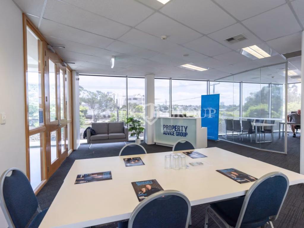 230m² Office With Parking In Central Ellerslie