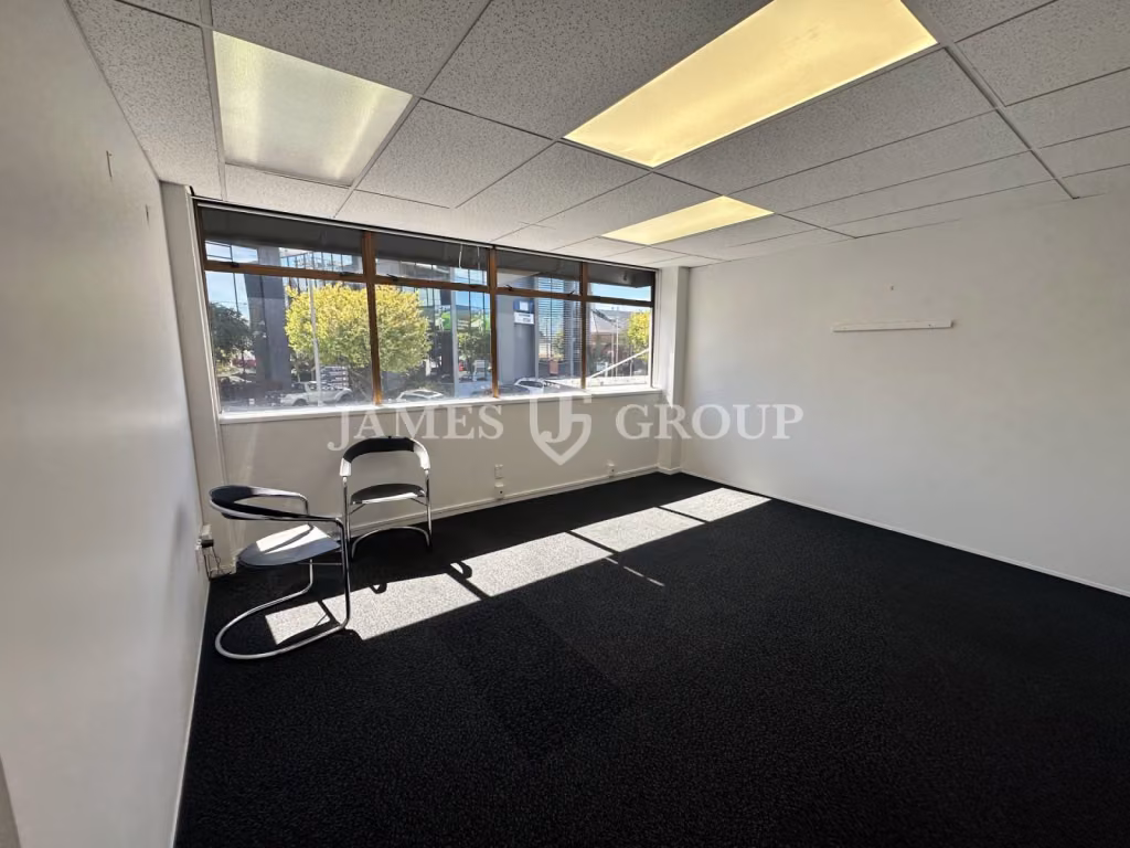 Tidy 19m² Office With Road Frontage