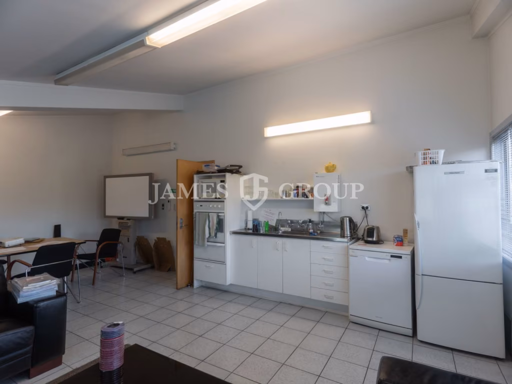 727m² High Profile Patiki Warehouse + Yard