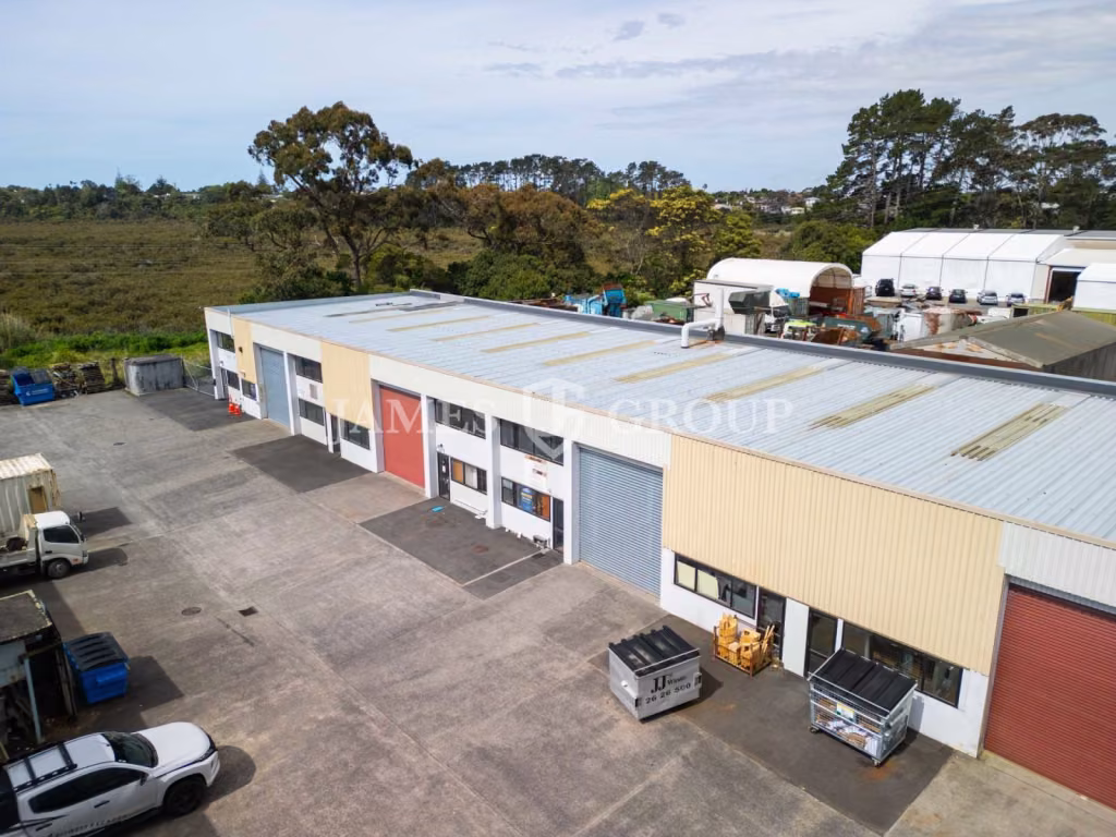 The Concourse | High Stud + 3 Roller Doors + Yard