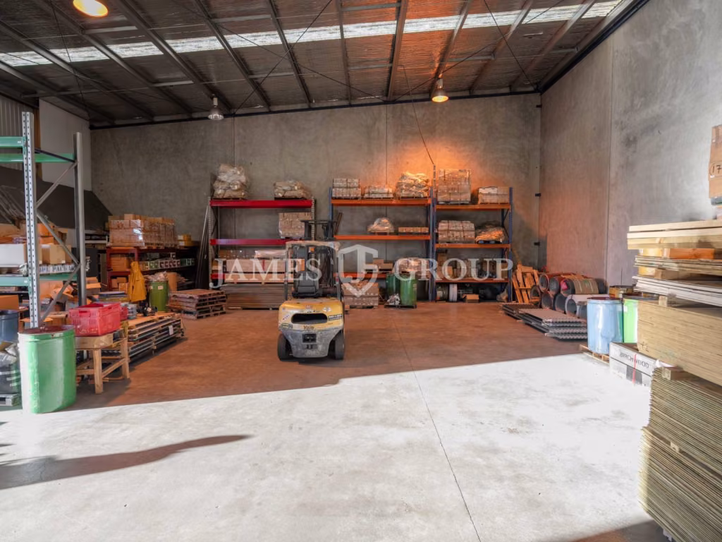 High Stud, Clear Span 400m² Warehouse | Takanini