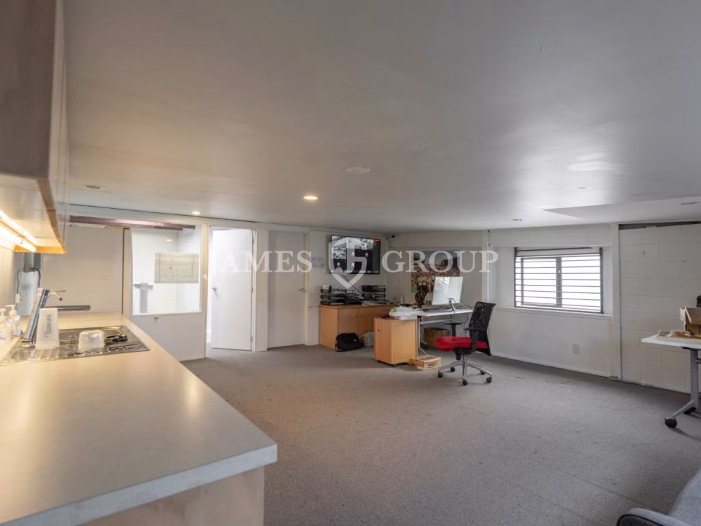 Hobill Ave Industrial In Dual Access Complex
