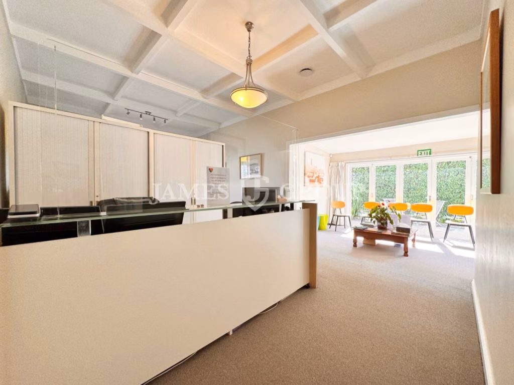 High Profile Greenlane Villa Office