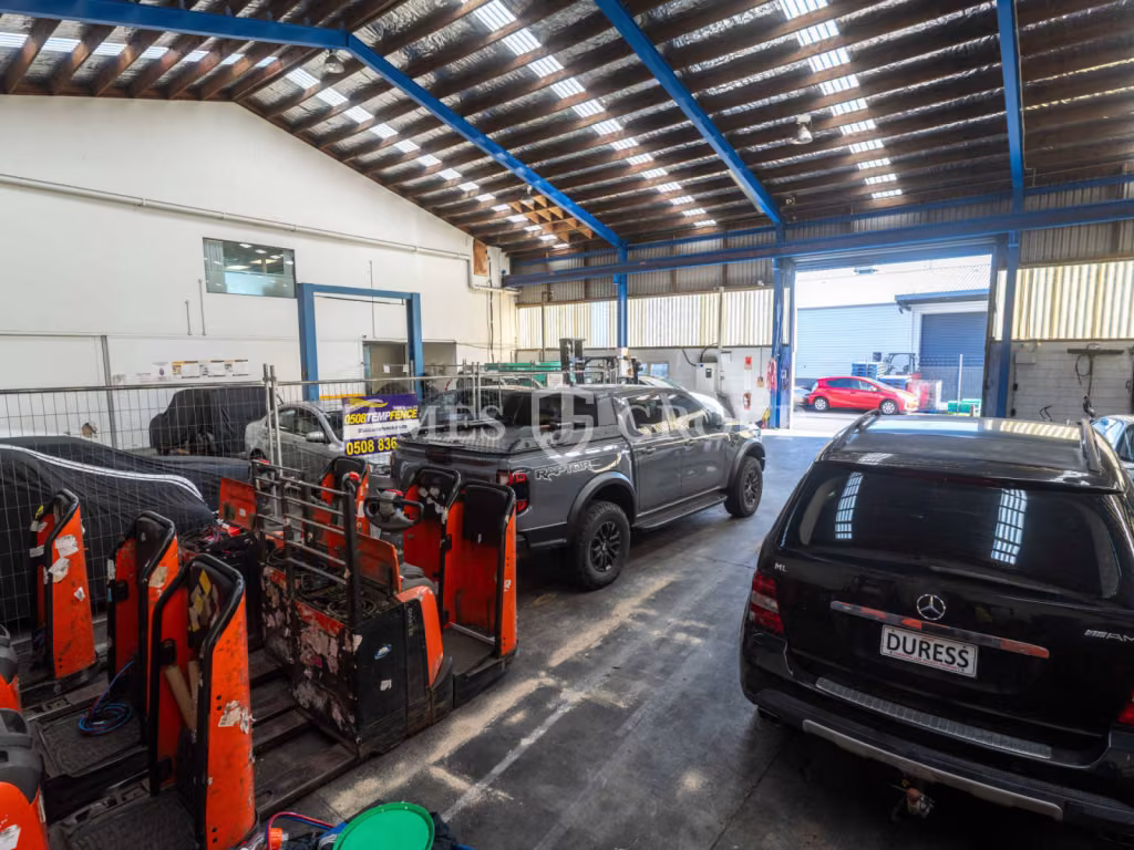 819m² Warehouse | Secure Yard + Canopy