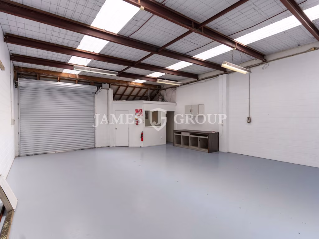 Refurbished 91m2 Wiri Unit