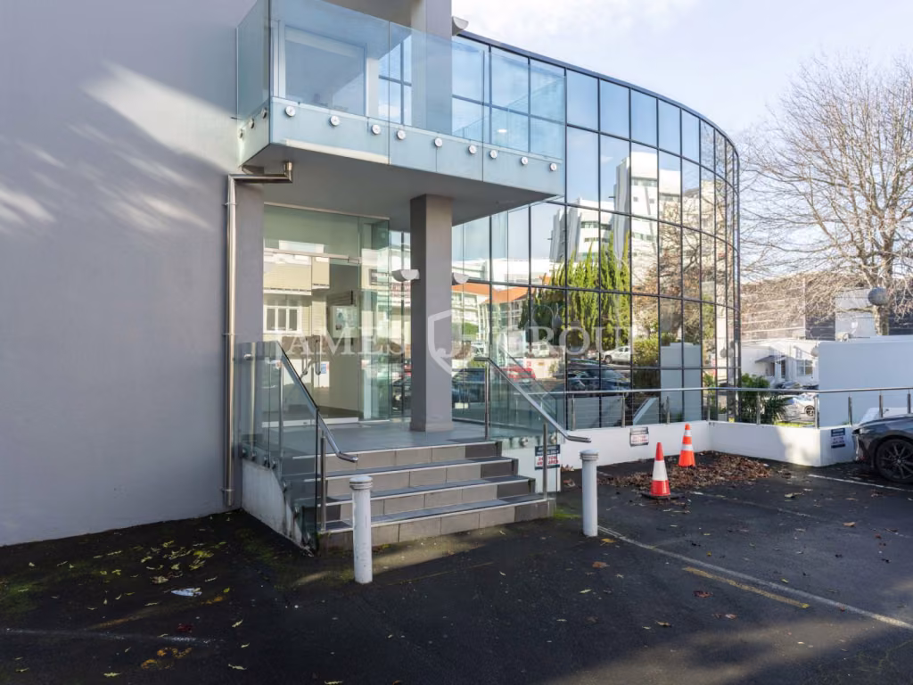 Grafton Office With Ample Rooms