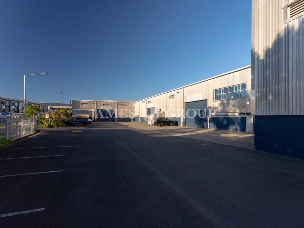 Versatile Heavy Industrial Warehouse For Lease