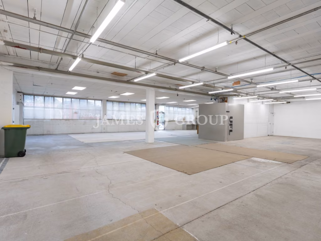 High Profile Rosebank Road Warehouse & Showroom