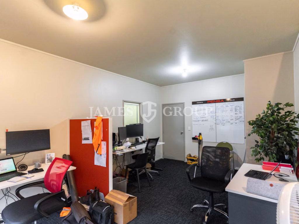 271m² Industrial Unit In Takanini