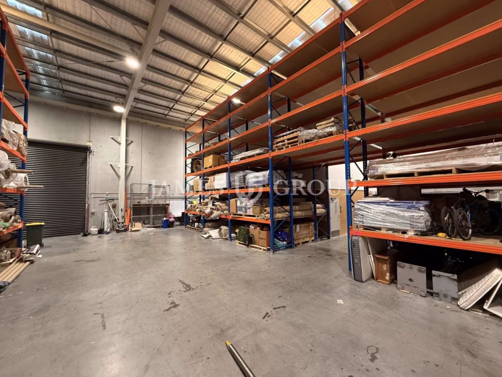 Modern Warehouse & Office | Container Devanning