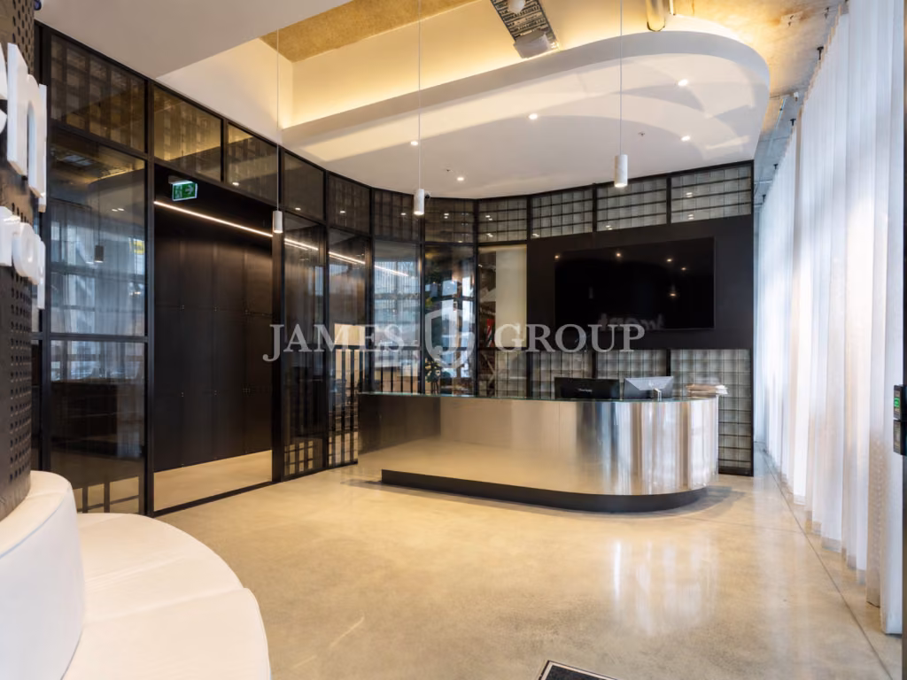 Large City Works Depot Office | 585m²