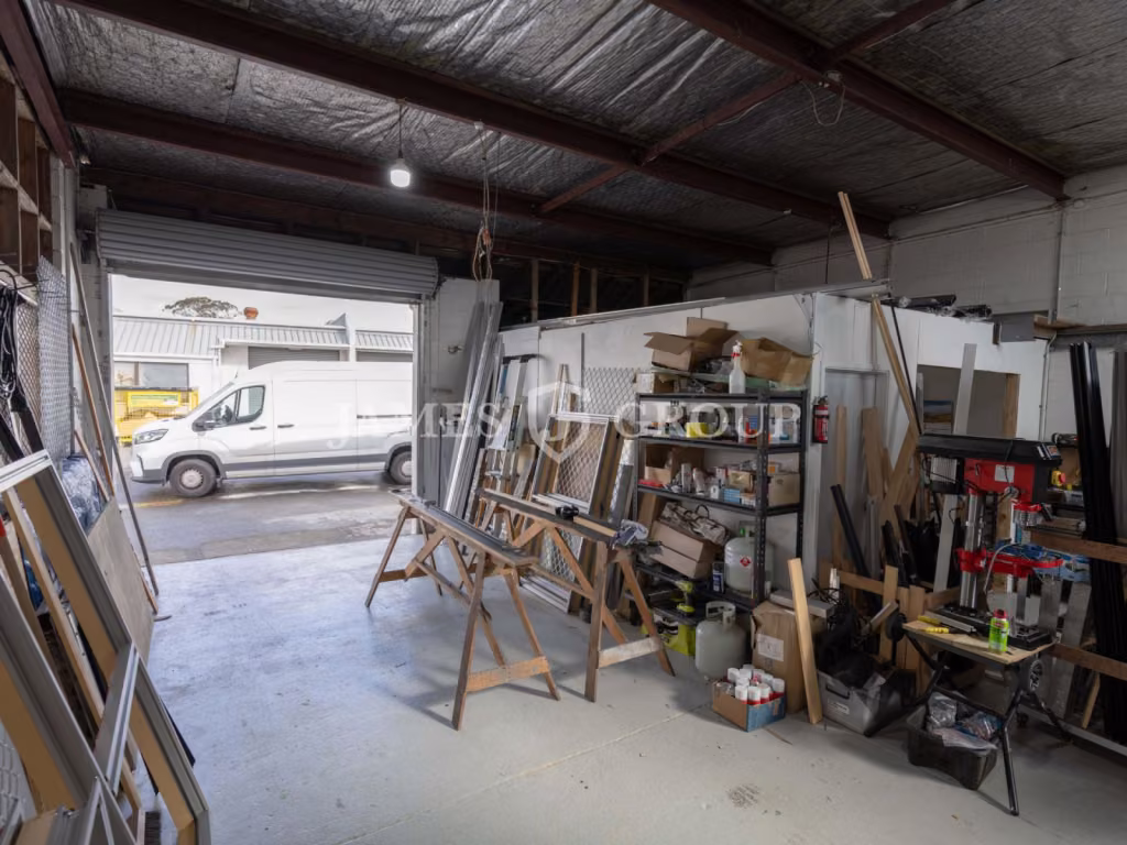 90sqm Wiri Industrial With Large Car Parks