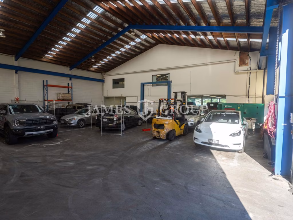 819m² Warehouse | Secure Yard + Canopy