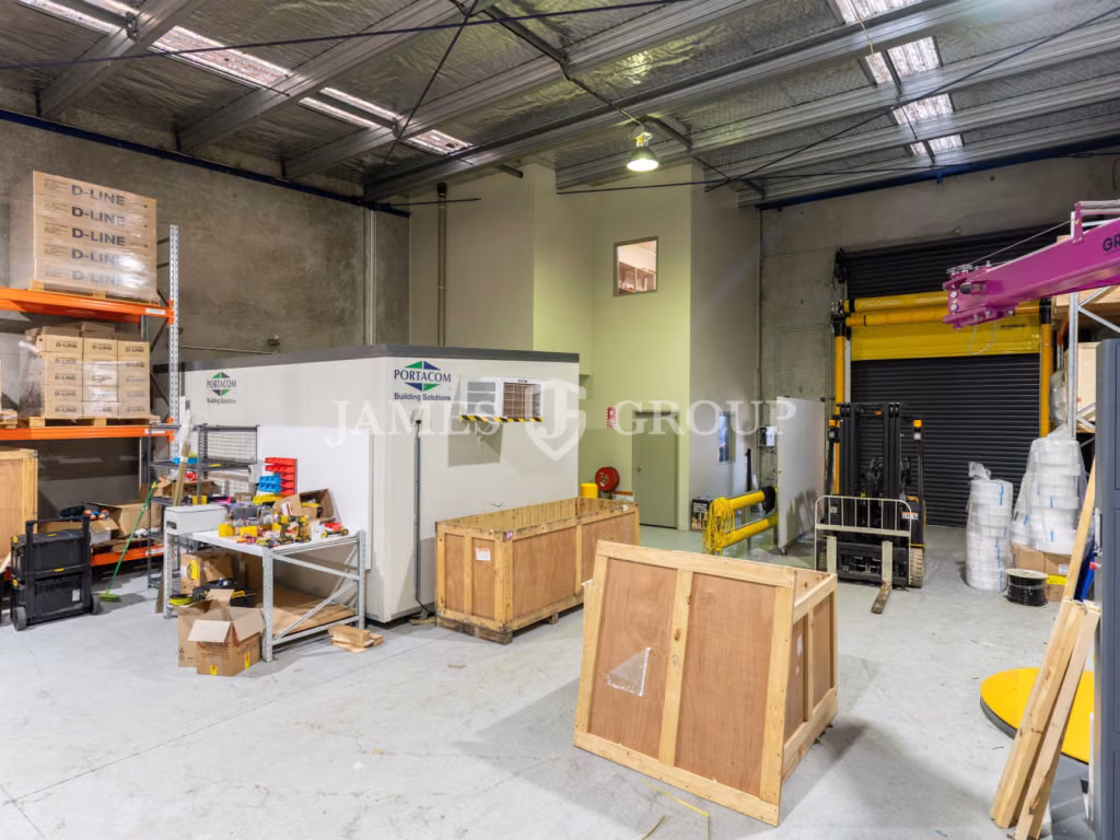271m² Industrial Unit In Takanini