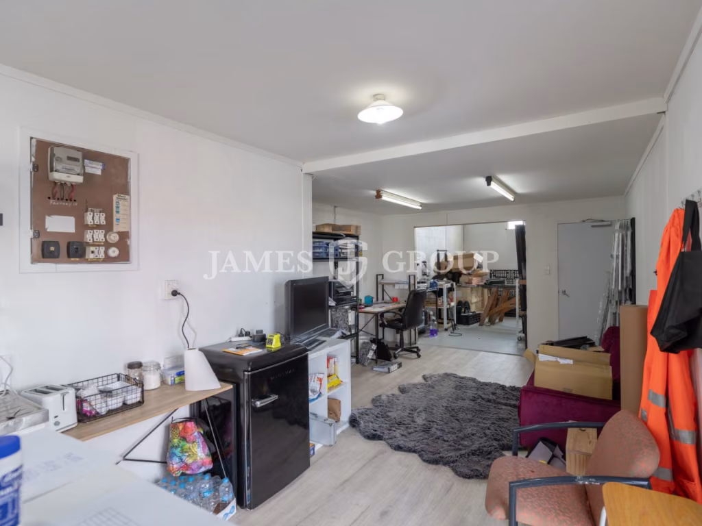 90sqm Wiri Industrial With Large Car Parks