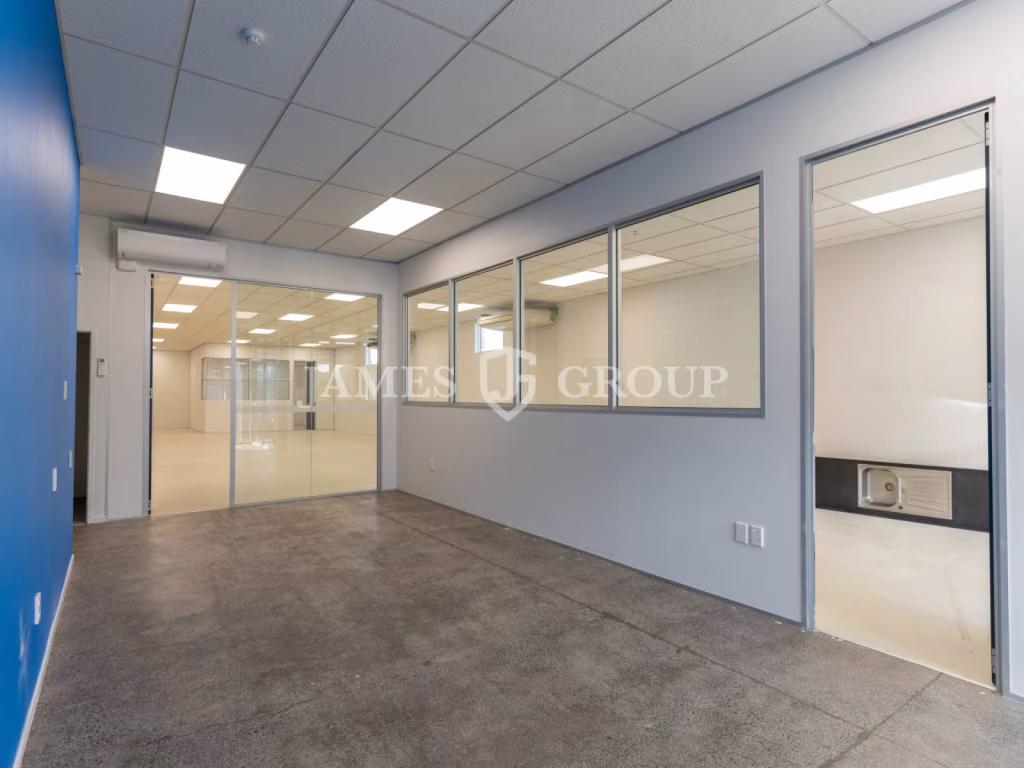 Three-phase 330m² Industrial Opportunity