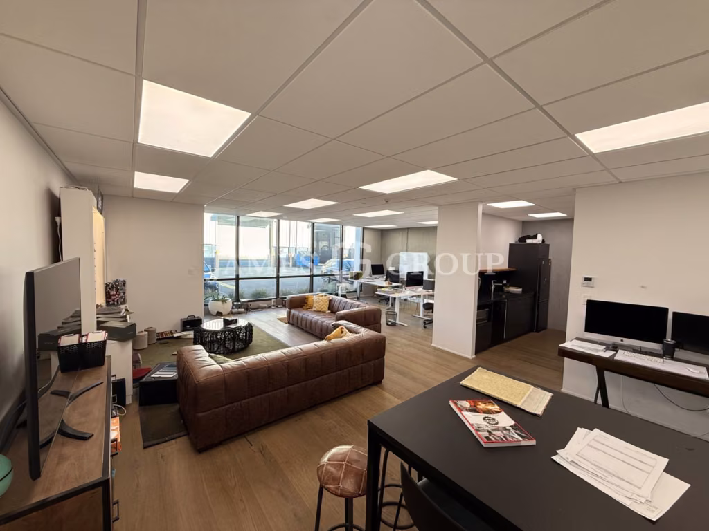 Modern Warehouse & Office | Container Devanning