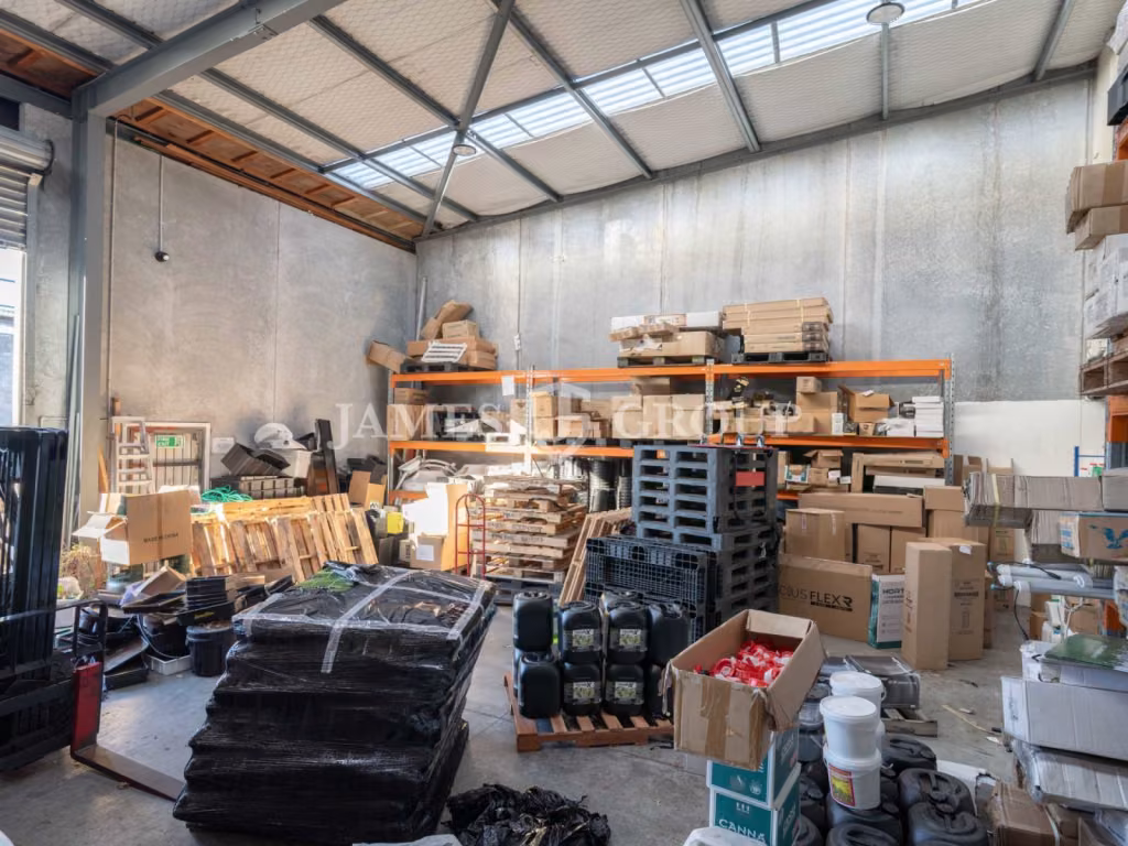 Central Park Drive –  Trade Retail Warehouse