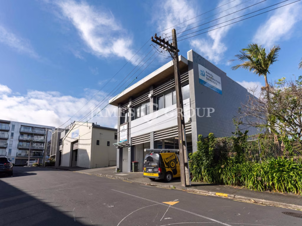 Three-phase 330m² Industrial Opportunity