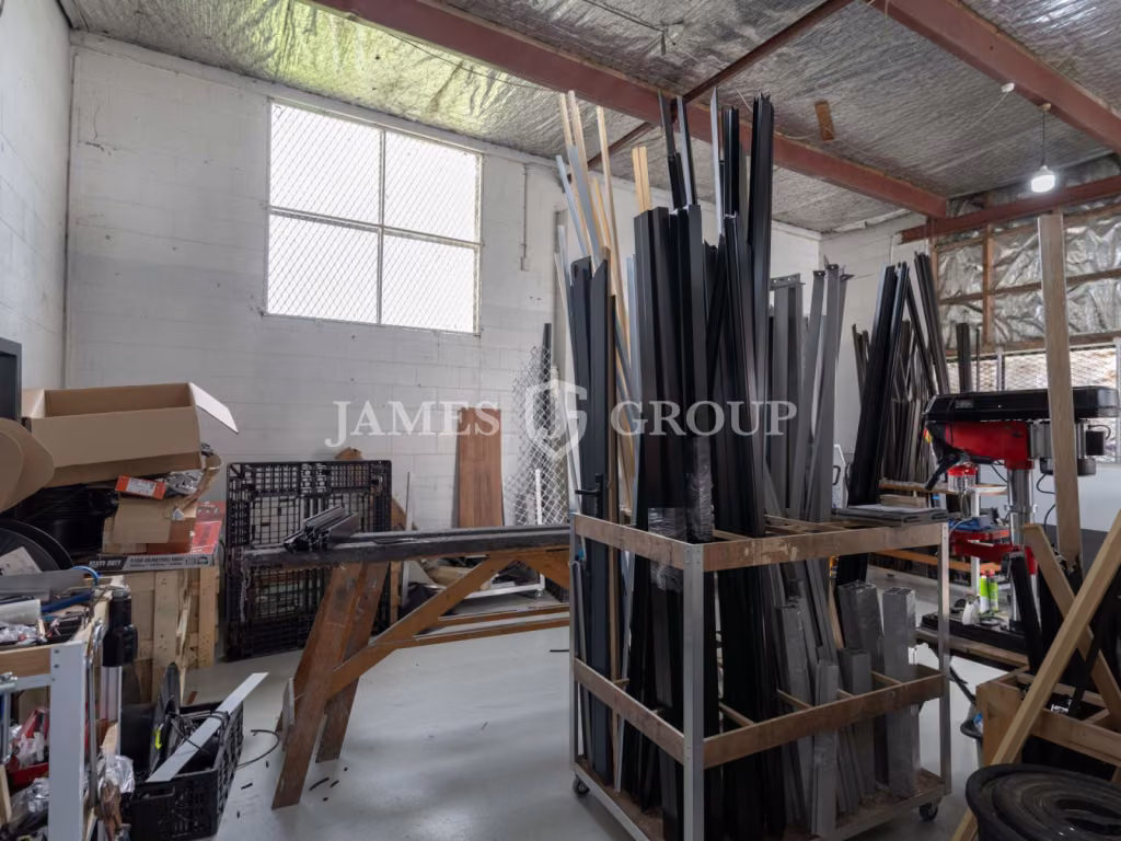 90sqm Wiri Industrial With Large Car Parks
