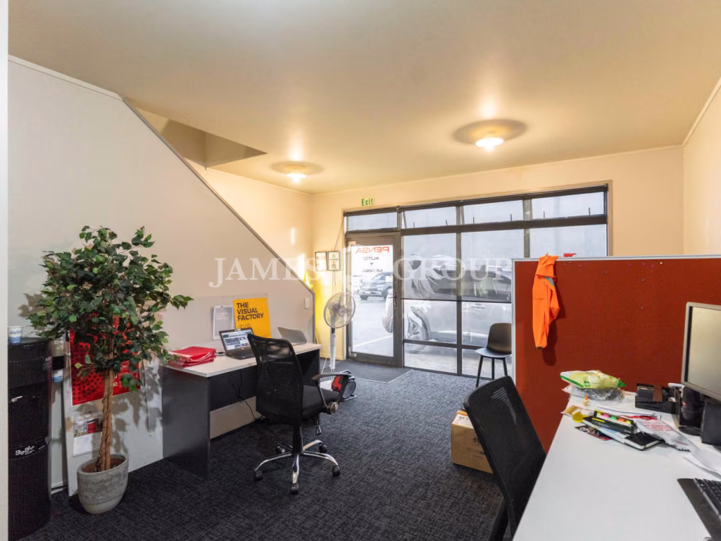 271m² Industrial Unit In Takanini