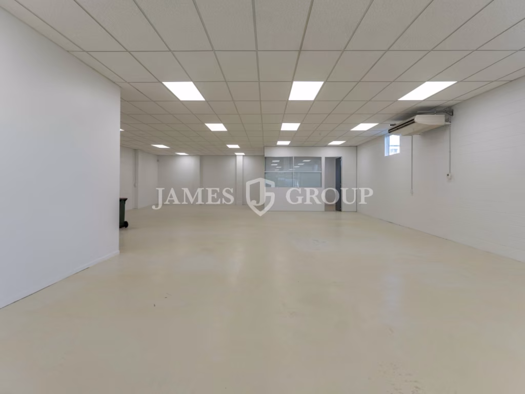 Three-phase 330m² Industrial Opportunity