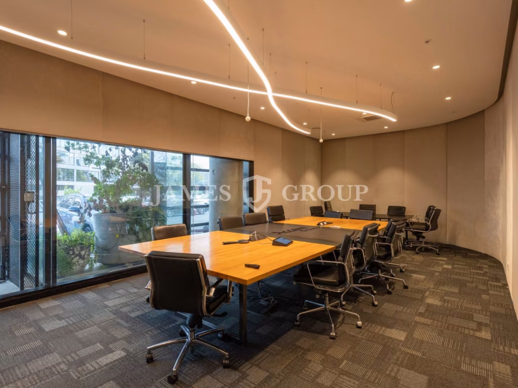 Large City Works Depot Office | 585m²