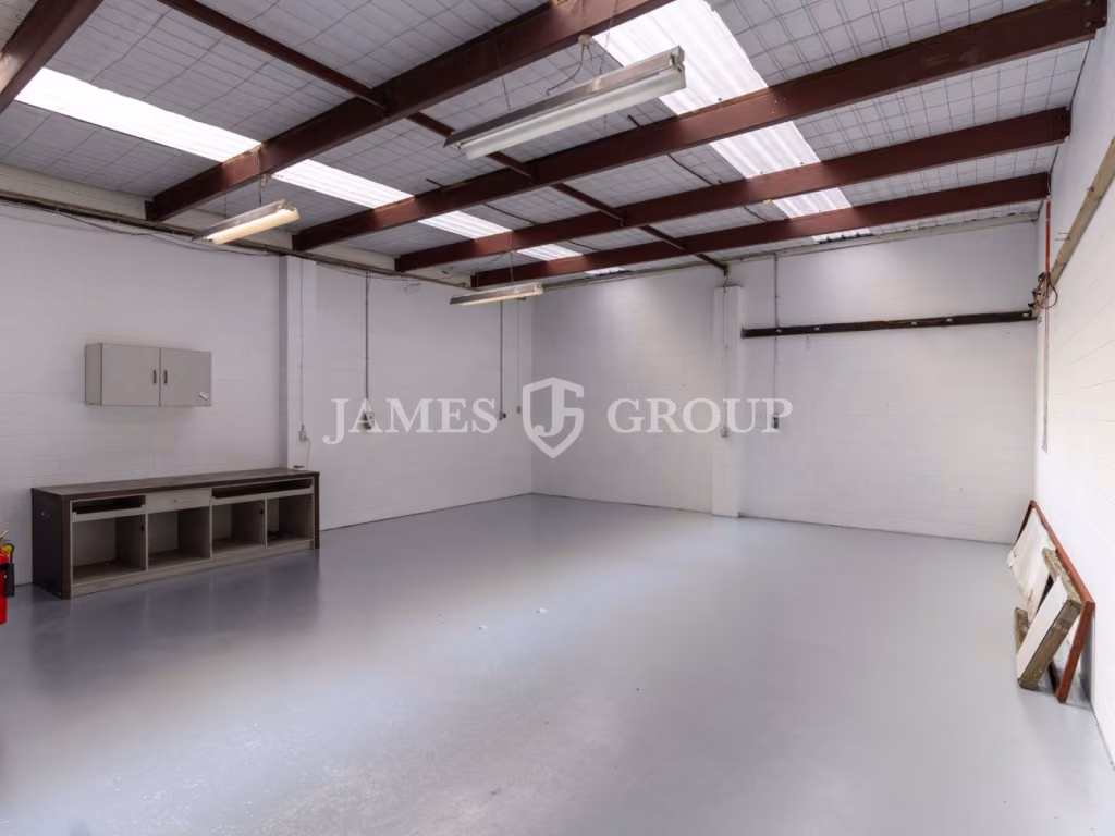 Refurbished 91m2 Wiri Unit