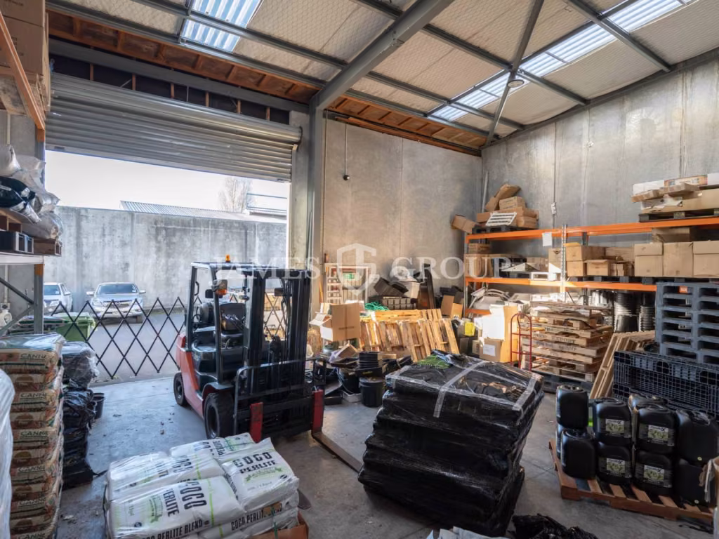 Central Park Drive –  Trade Retail Warehouse