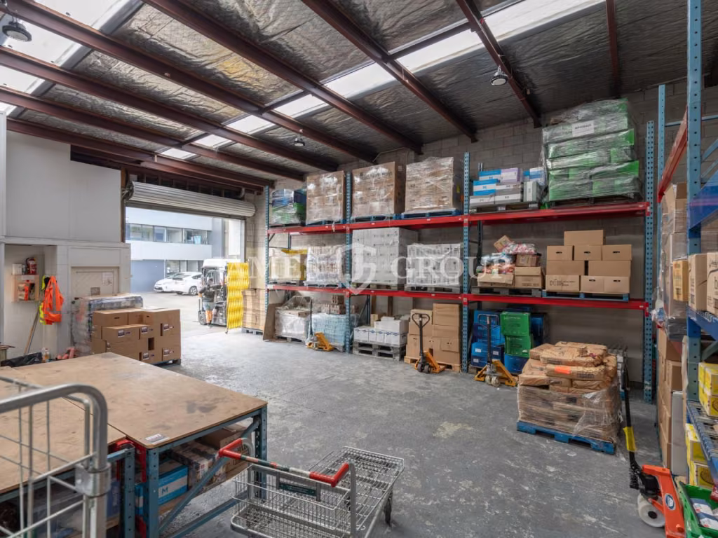 Hobill Ave Industrial In Dual Access Complex