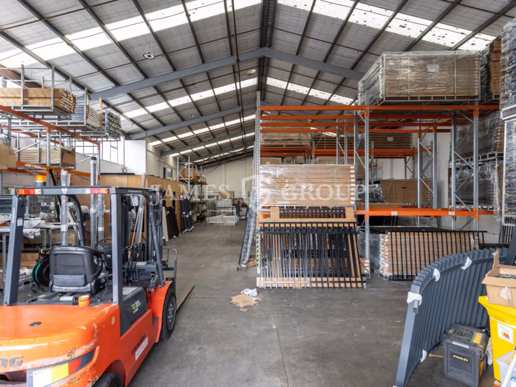 1,122m² Warehouse & Yard | Patiki Road