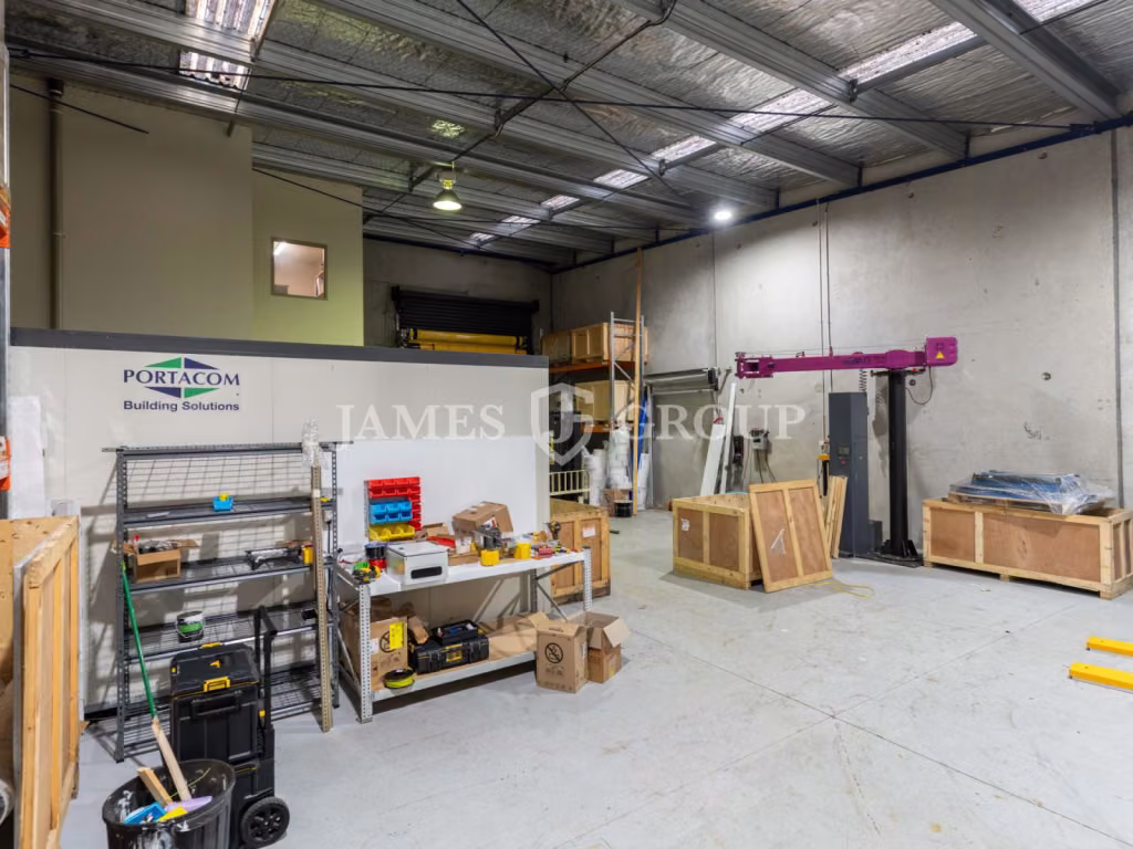 271m² Industrial Unit In Takanini