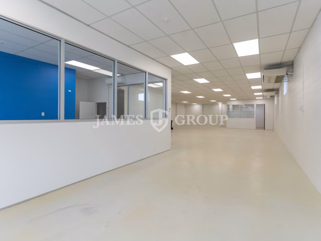 Three-phase 330m² Industrial Opportunity