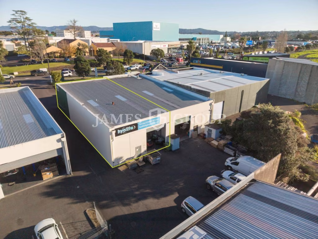 Central Park Drive –  Trade Retail Warehouse
