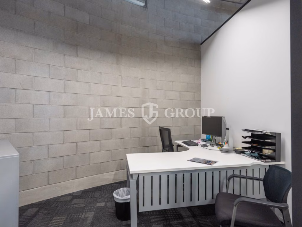Large City Works Depot Office | 585m²