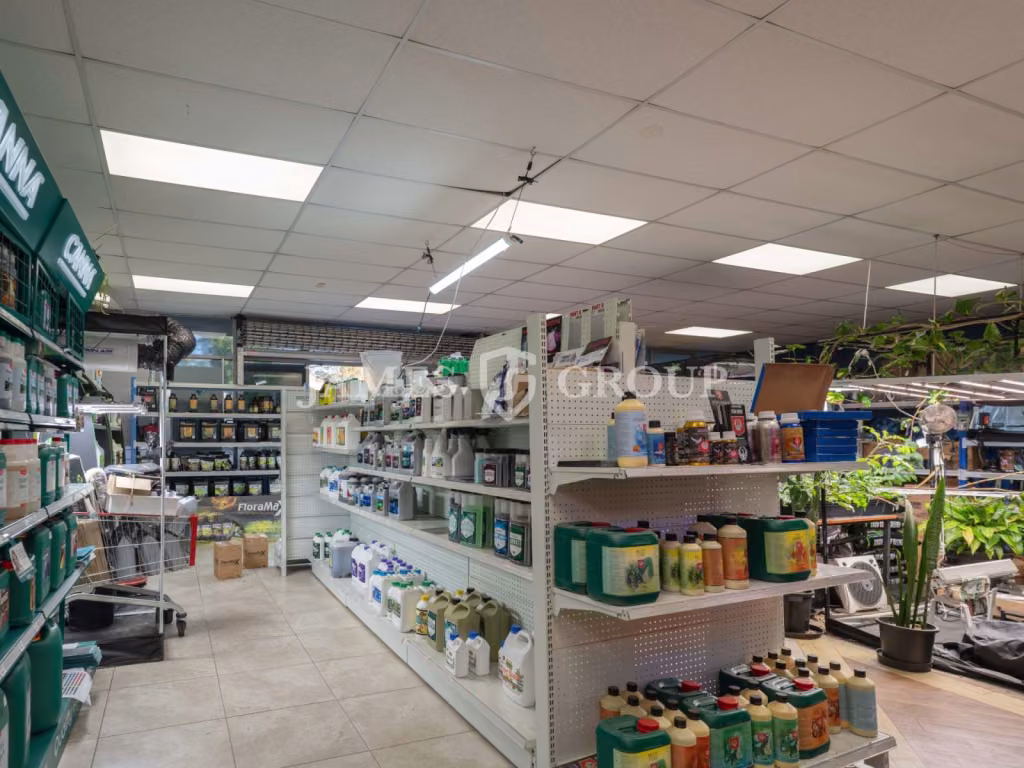 Central Park Drive –  Trade Retail Warehouse