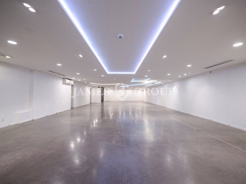 Versatile Open-plan Retail Space