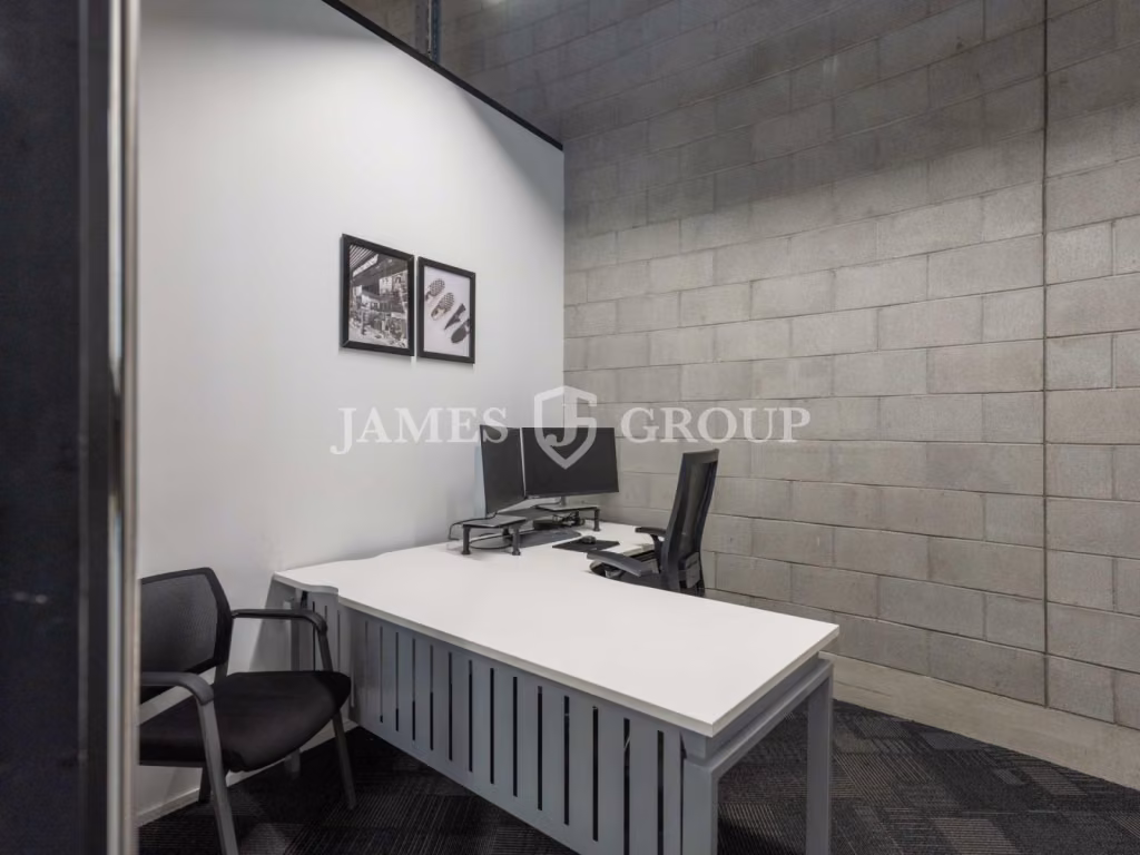 Large City Works Depot Office | 585m²