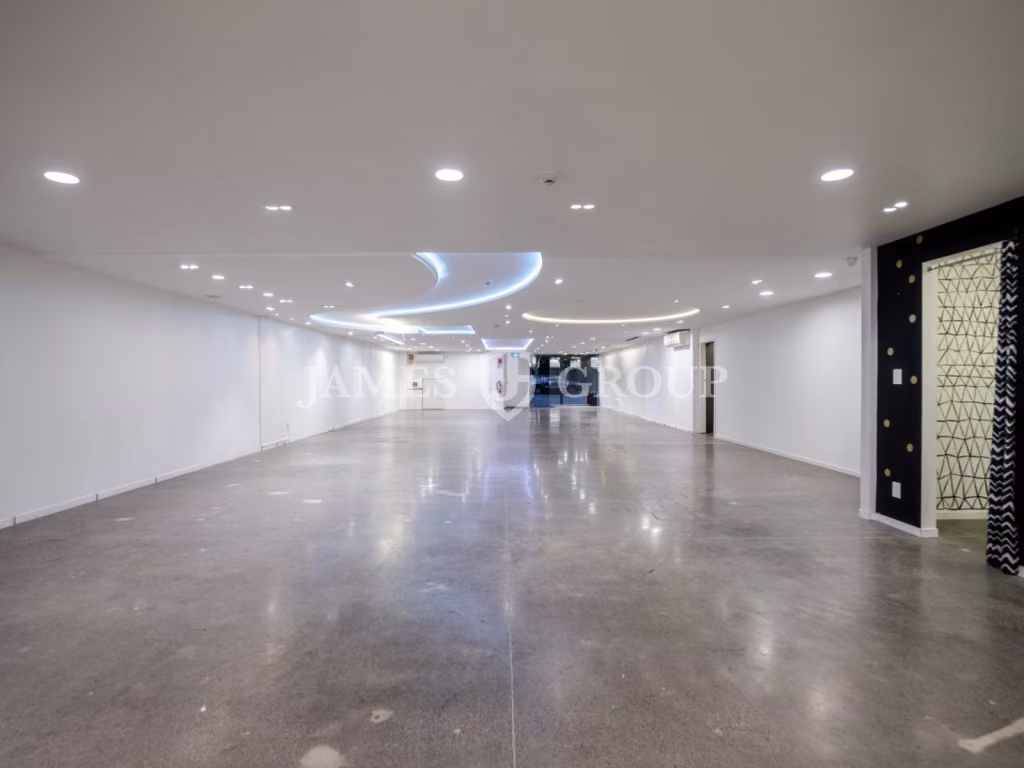 Versatile Open-plan Retail Space