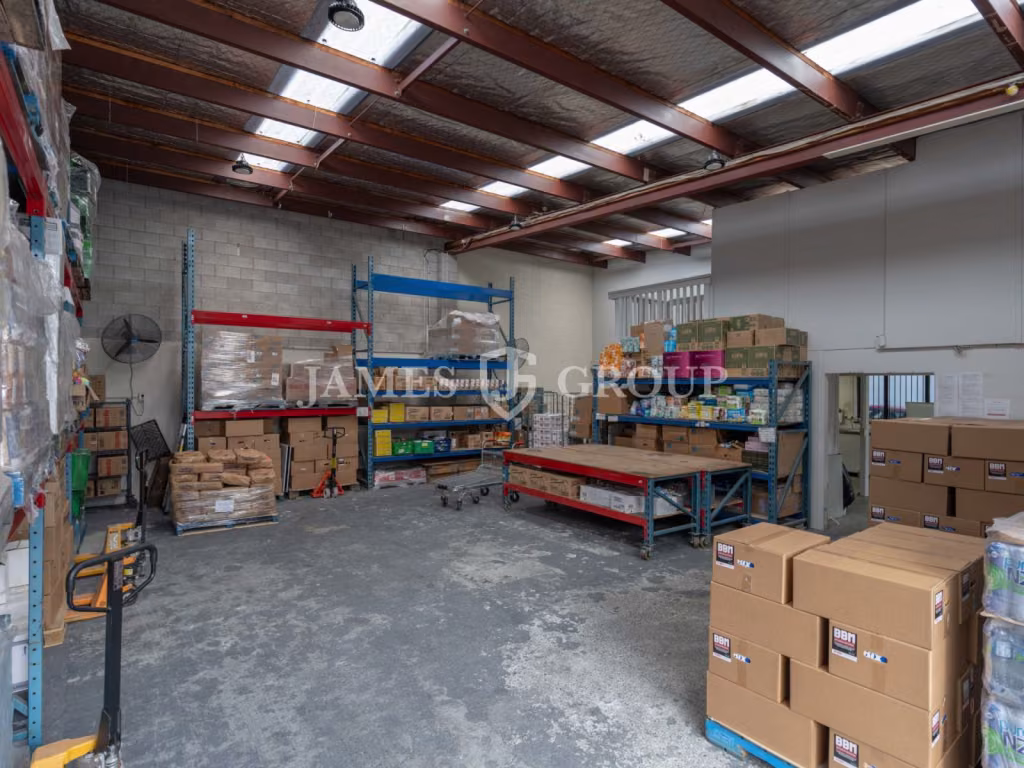Hobill Ave Industrial In Dual Access Complex