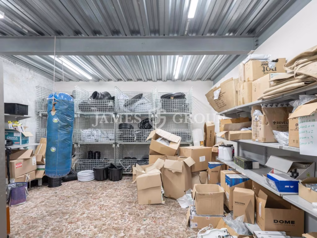 Central Park Drive –  Trade Retail Warehouse