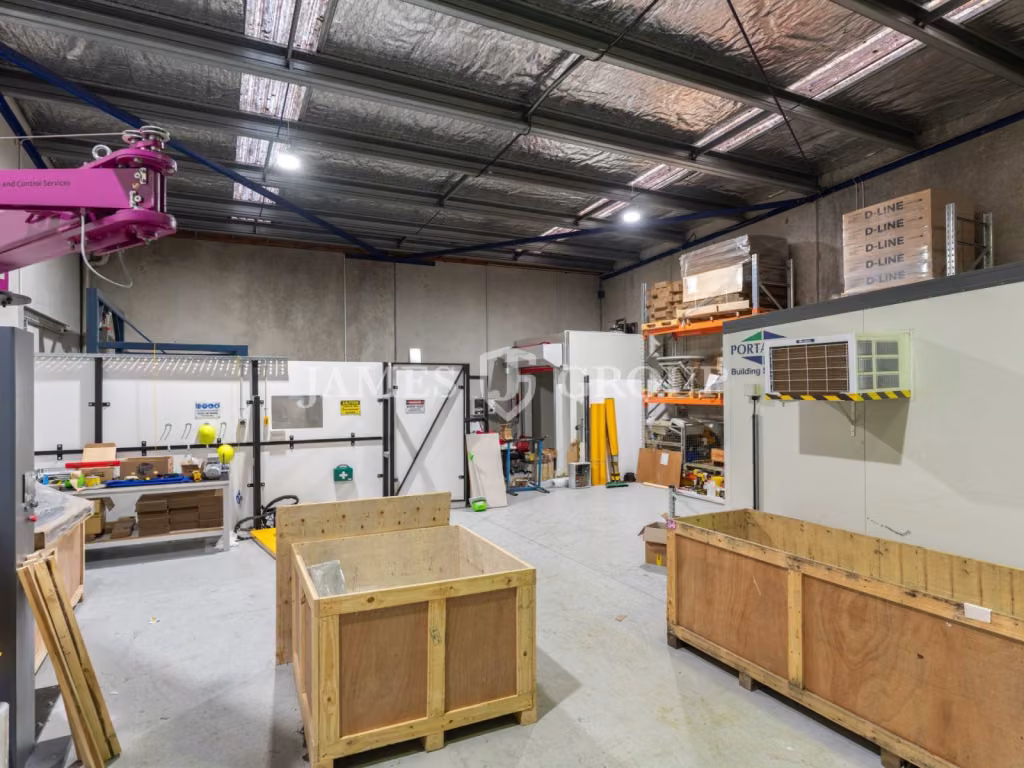 271m² Industrial Unit In Takanini