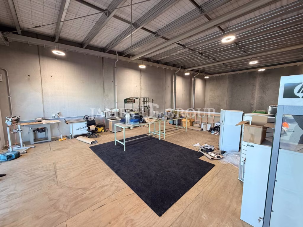 Modern Warehouse & Office | Container Devanning