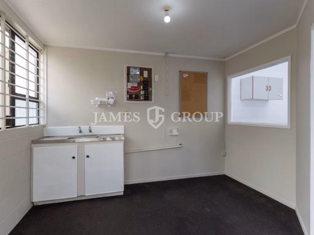 Refurbished 91m2 Wiri Unit