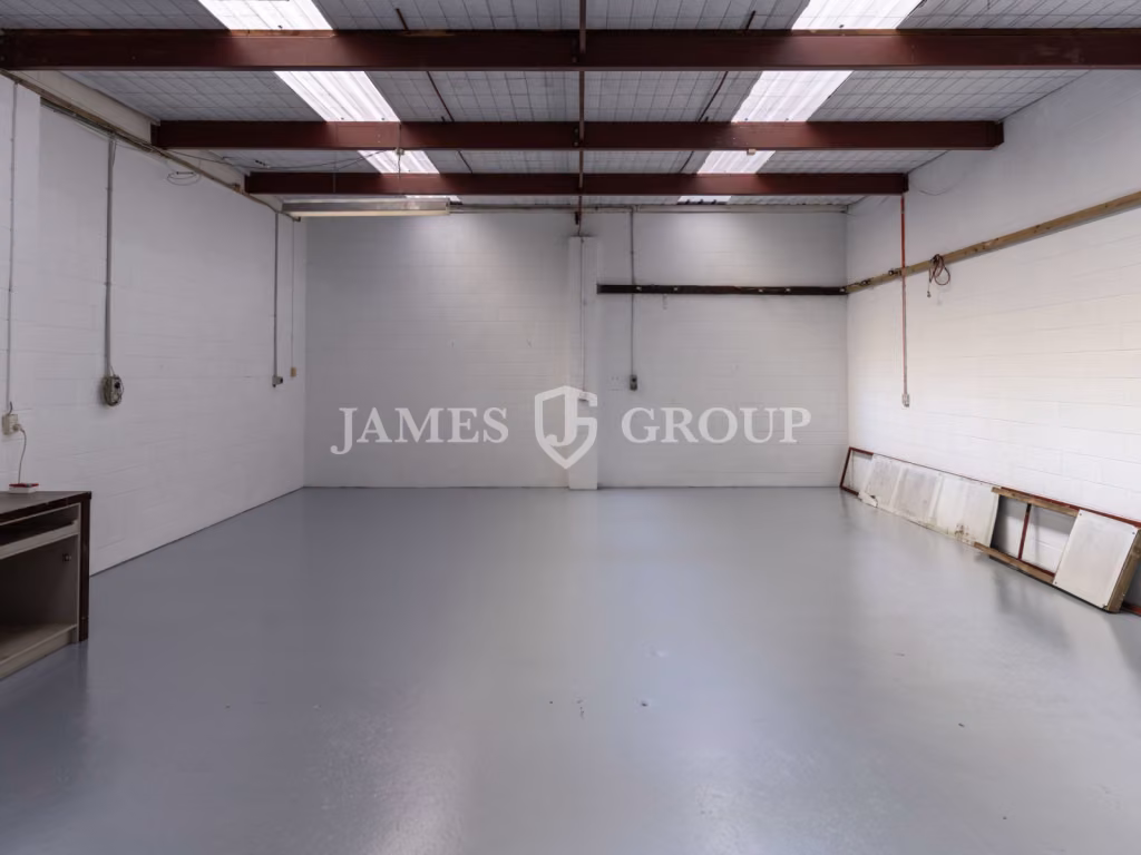 Refurbished 91m2 Wiri Unit