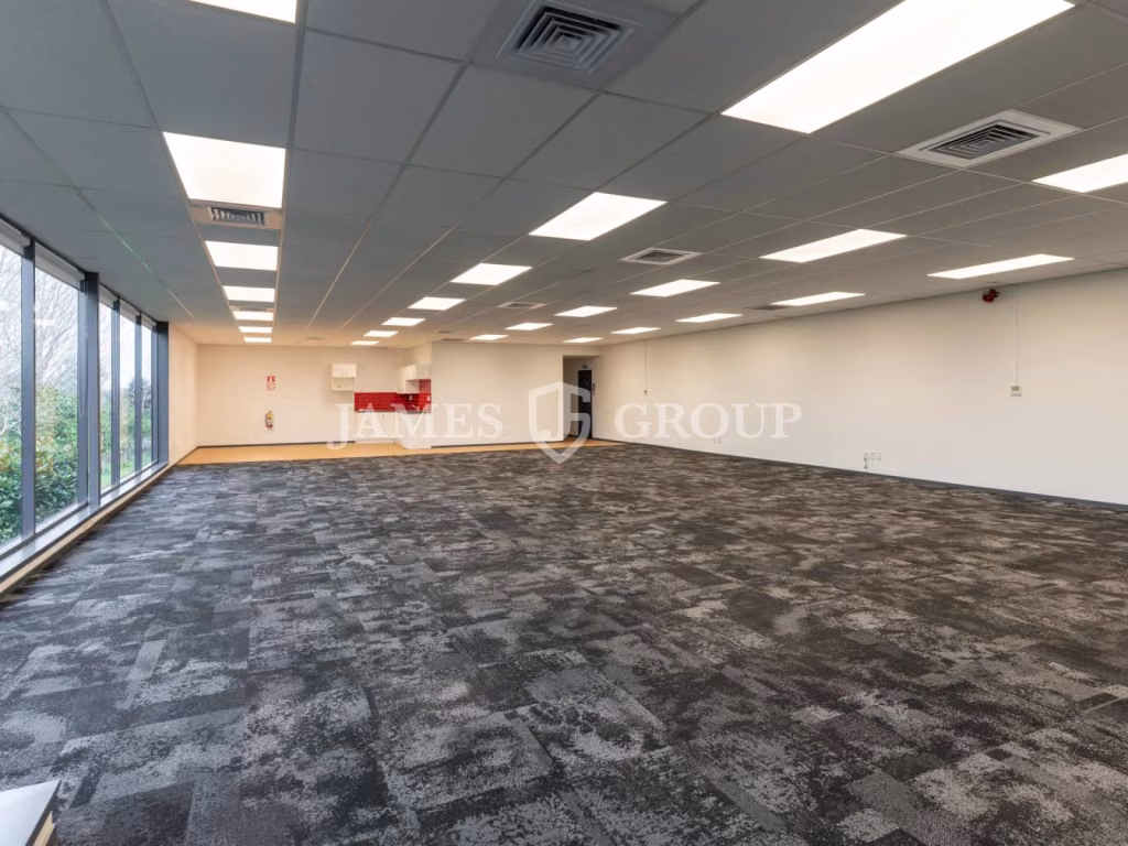 285.5m² Office | Excellent Airport Access
